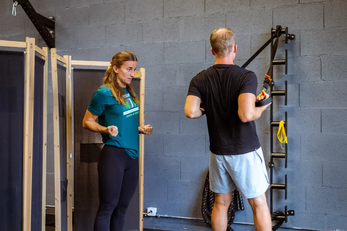 Coaching sportif à Bourgoin-Jallieu : séance individuelle aux sangles de suspension avec une coach Get Your Move